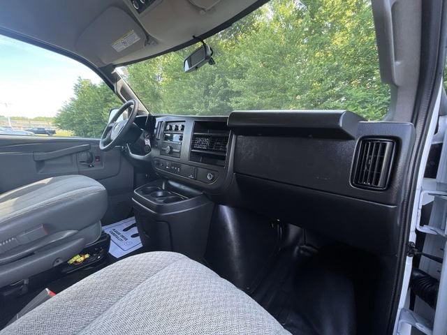 2023 Chevrolet Express Passenger 3500 1LS