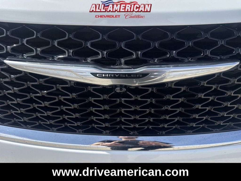 2025 Chrysler Pacifica Select