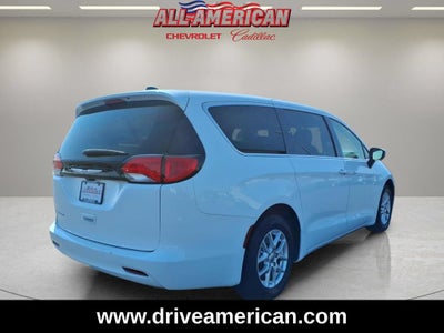 2023 Chrysler Voyager LX