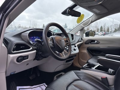 2024 Chrysler Pacifica Hybrid Select