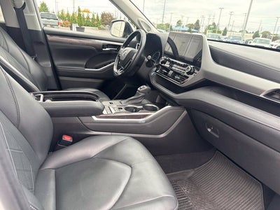 2021 Toyota Highlander Hybrid Platinum