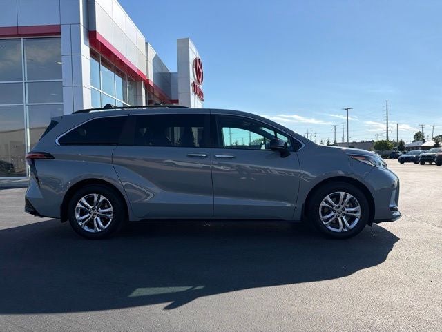 2023 Toyota Sienna XSE 7 Passenger