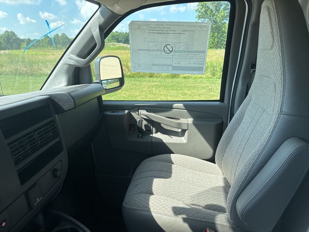 2025 Chevrolet Express 2500 Work Van Cargo