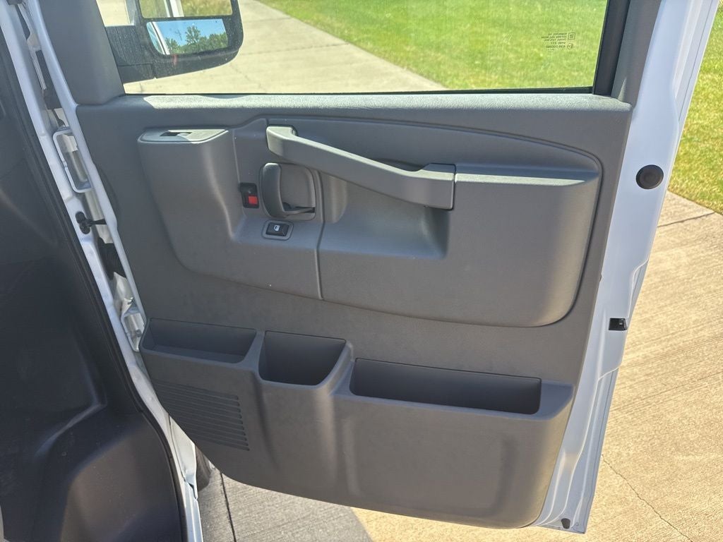 2025 Chevrolet Express 2500 Work Van Cargo