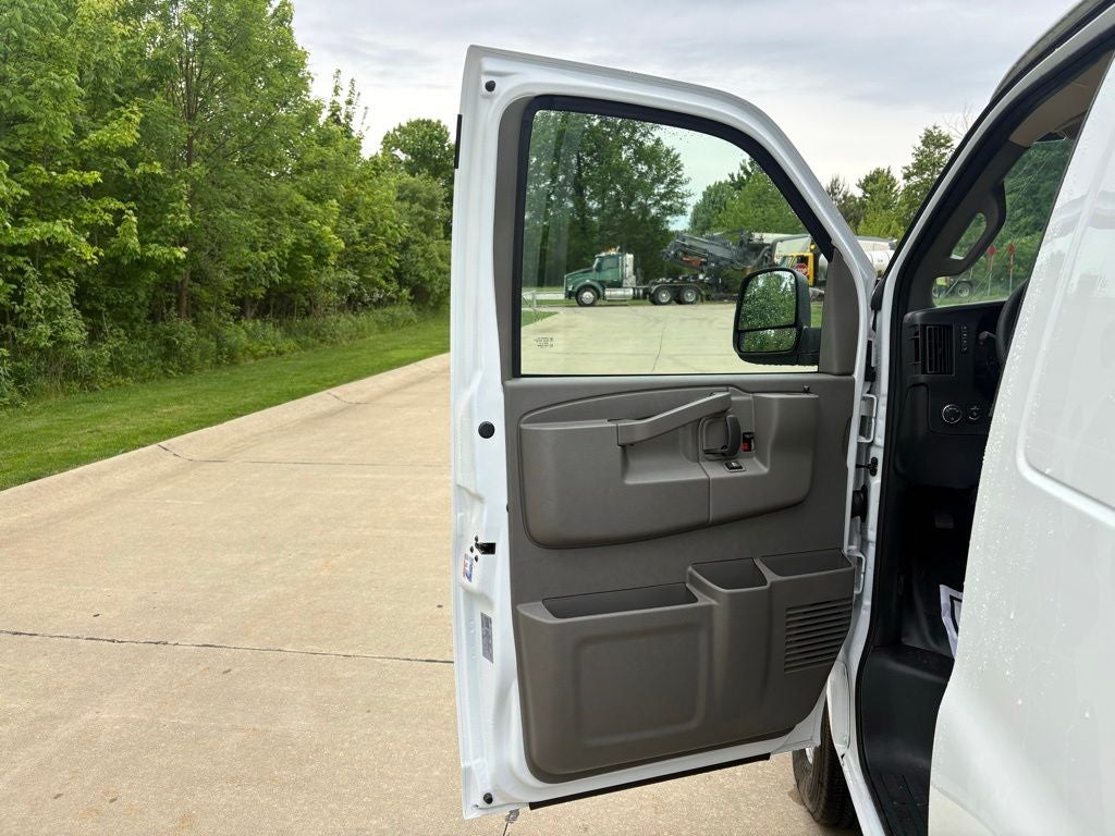 2026 Chevrolet Express 3500 Work Van Cargo
