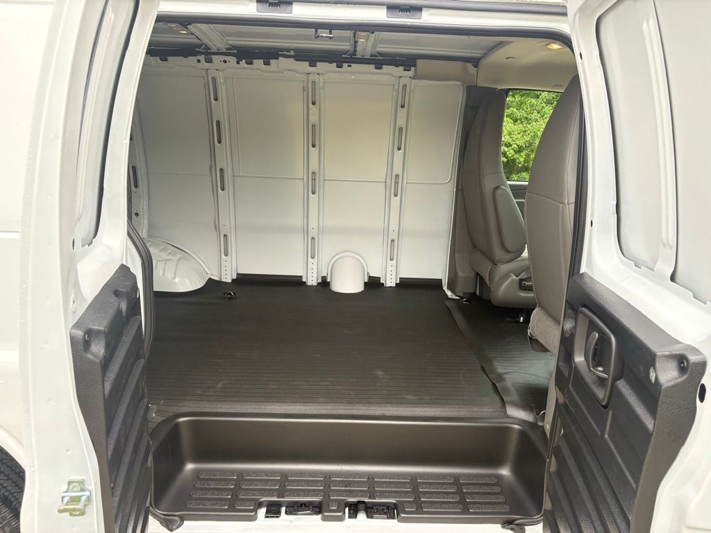 2026 Chevrolet Express 3500 Work Van Cargo