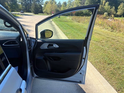 2023 Chrysler Pacifica Touring