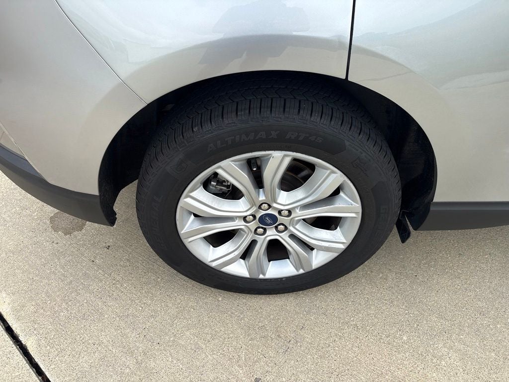 2022 Ford Edge Titanium