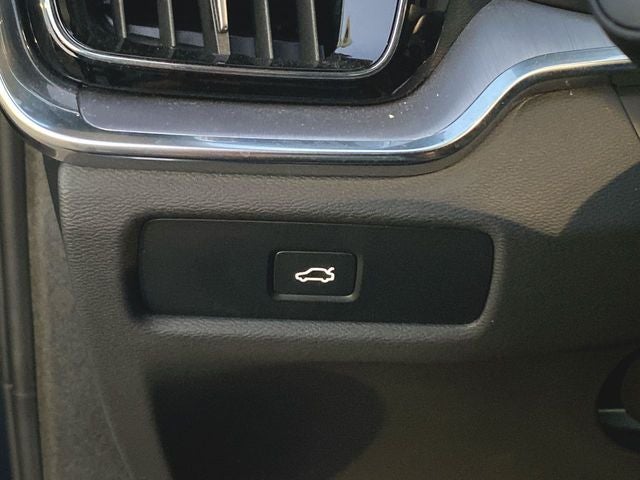 2024 Volvo S60 B5 Core Dark Theme