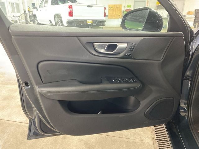 2024 Volvo S60 B5 Core Dark Theme