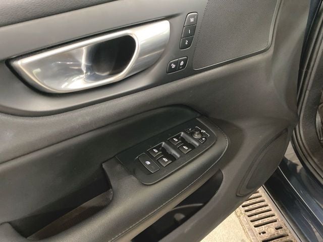 2024 Volvo S60 B5 Core Dark Theme