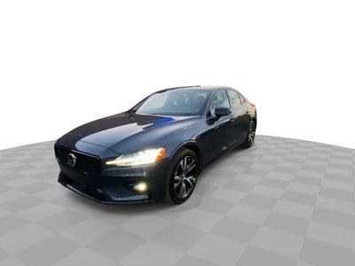 2024 Volvo S60 B5 Core Dark Theme