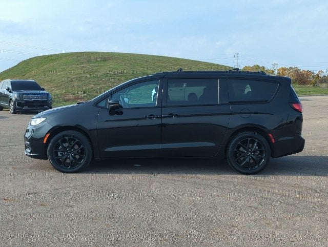 2023 Chrysler Pacifica Touring L AWD