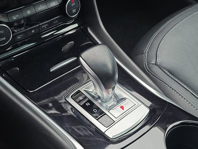 2017 INFINITI QX30 Premium