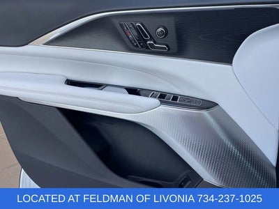 2024 Cadillac LYRIQ Luxury 2