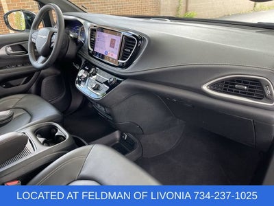 2024 Chrysler Pacifica Hybrid S Appearance Pkg