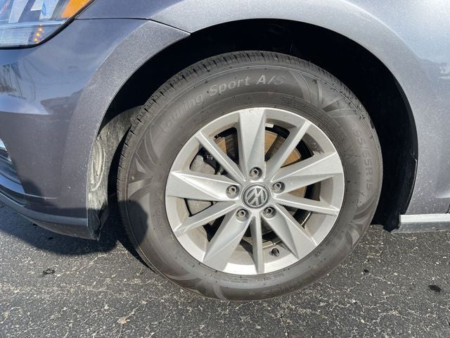 2019 Volkswagen Golf Base