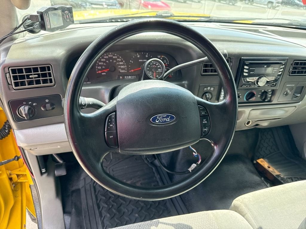 2004 Ford Super Duty F-350 SRW XL