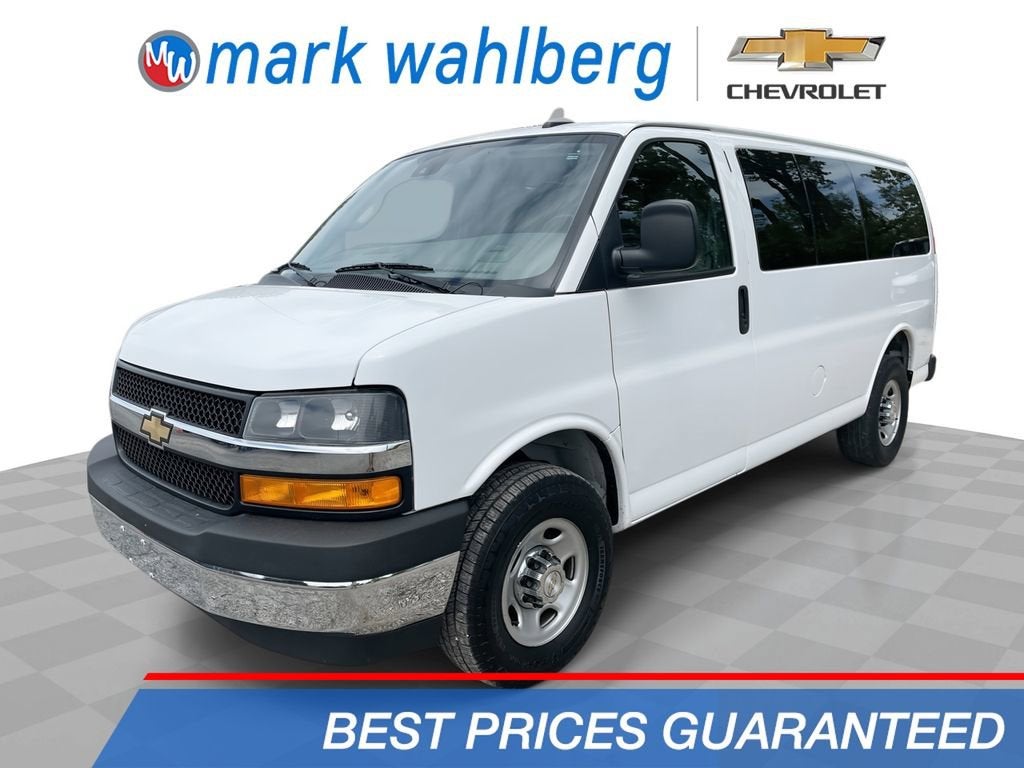 2022 Chevrolet Express 2500 LT's photo