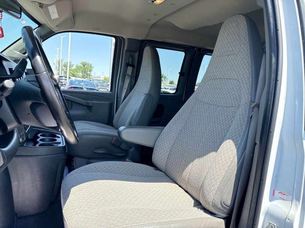 2022 Chevrolet Express Passenger 2500 1LT
