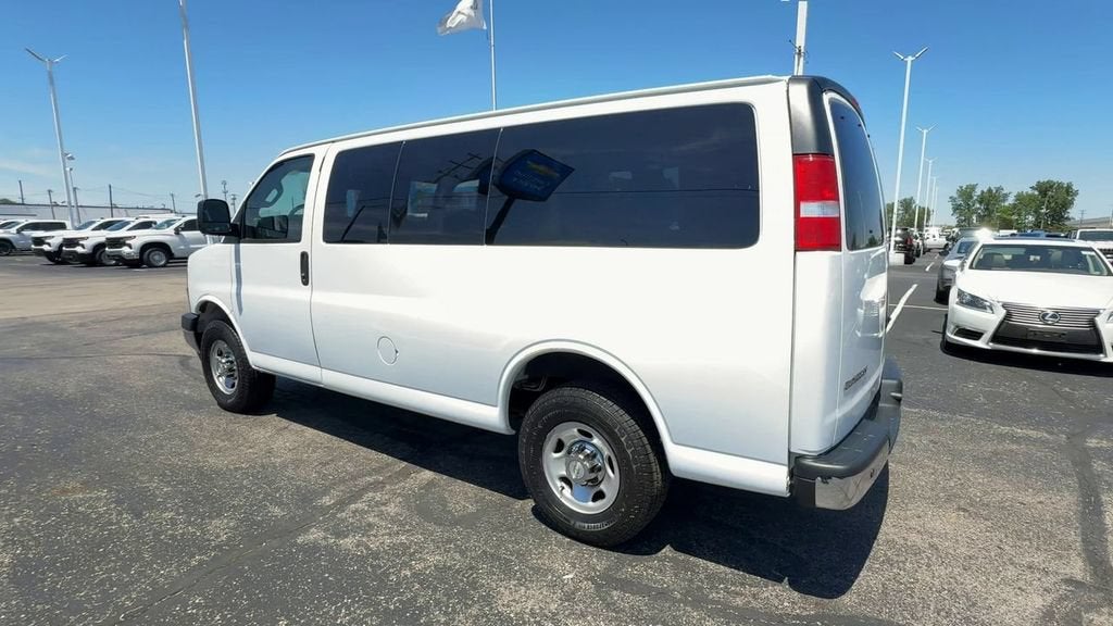 2022 Chevrolet Express Passenger 2500 1LT