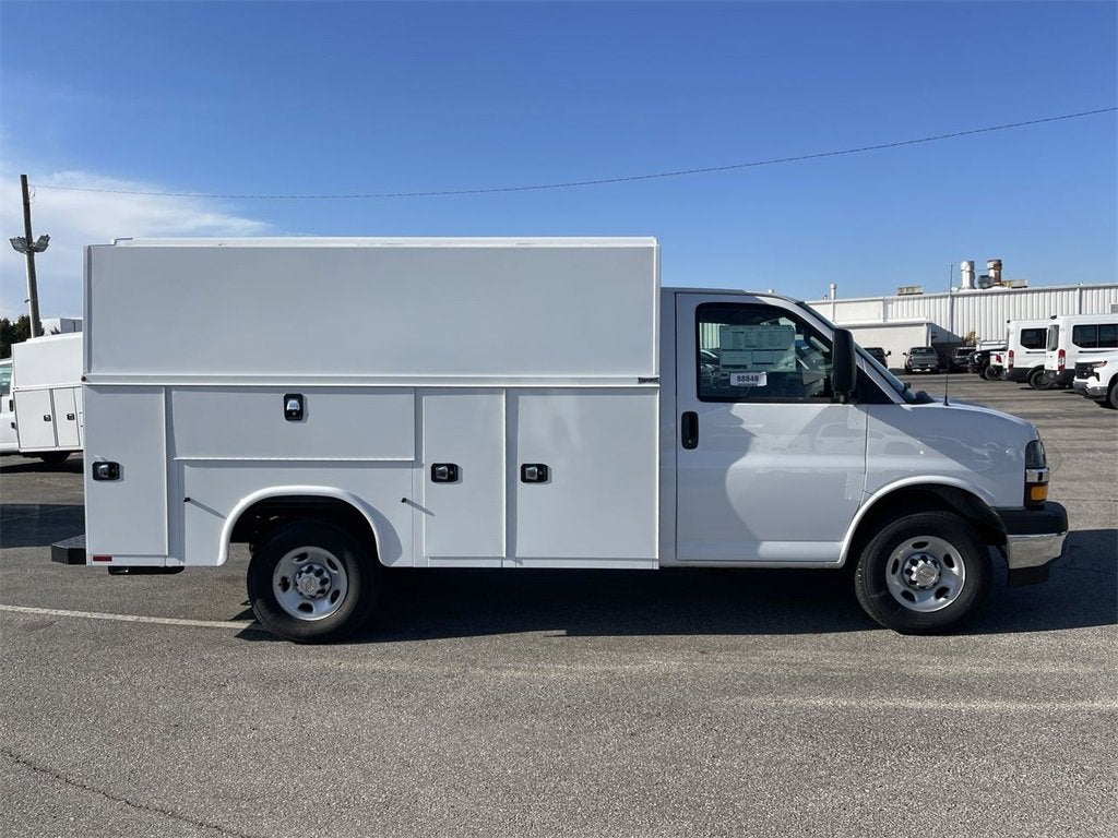 2025 Chevrolet Express Cutaway 3500 1WT