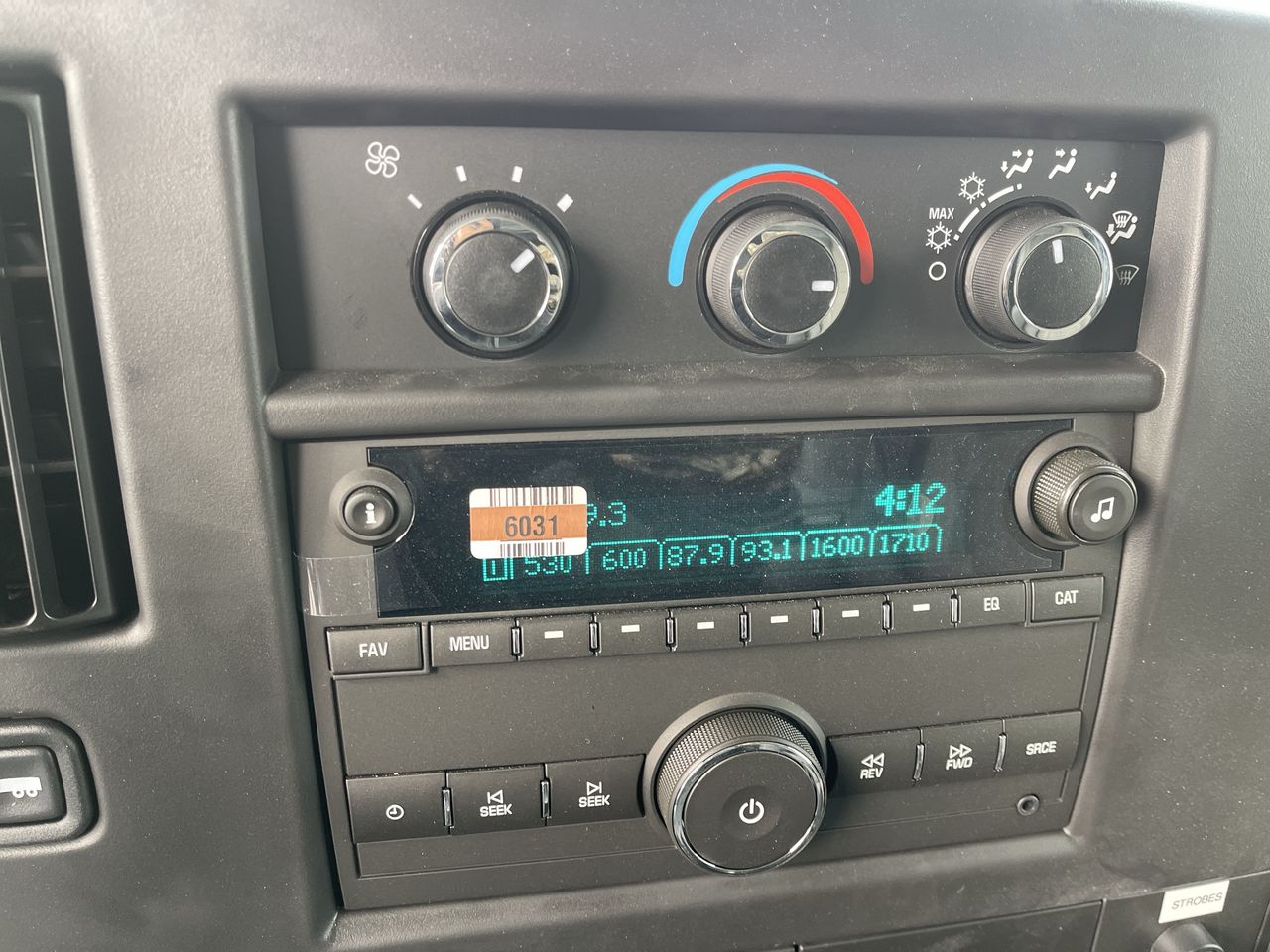 2025 Chevrolet Express Cutaway 3500 1WT