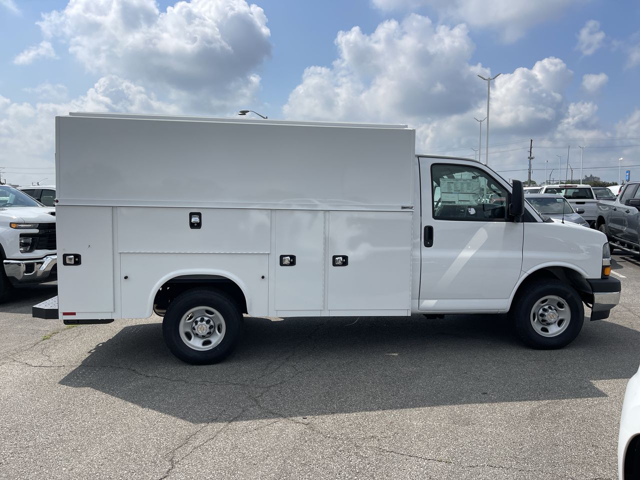 2025 Chevrolet Express Cutaway 3500 1WT