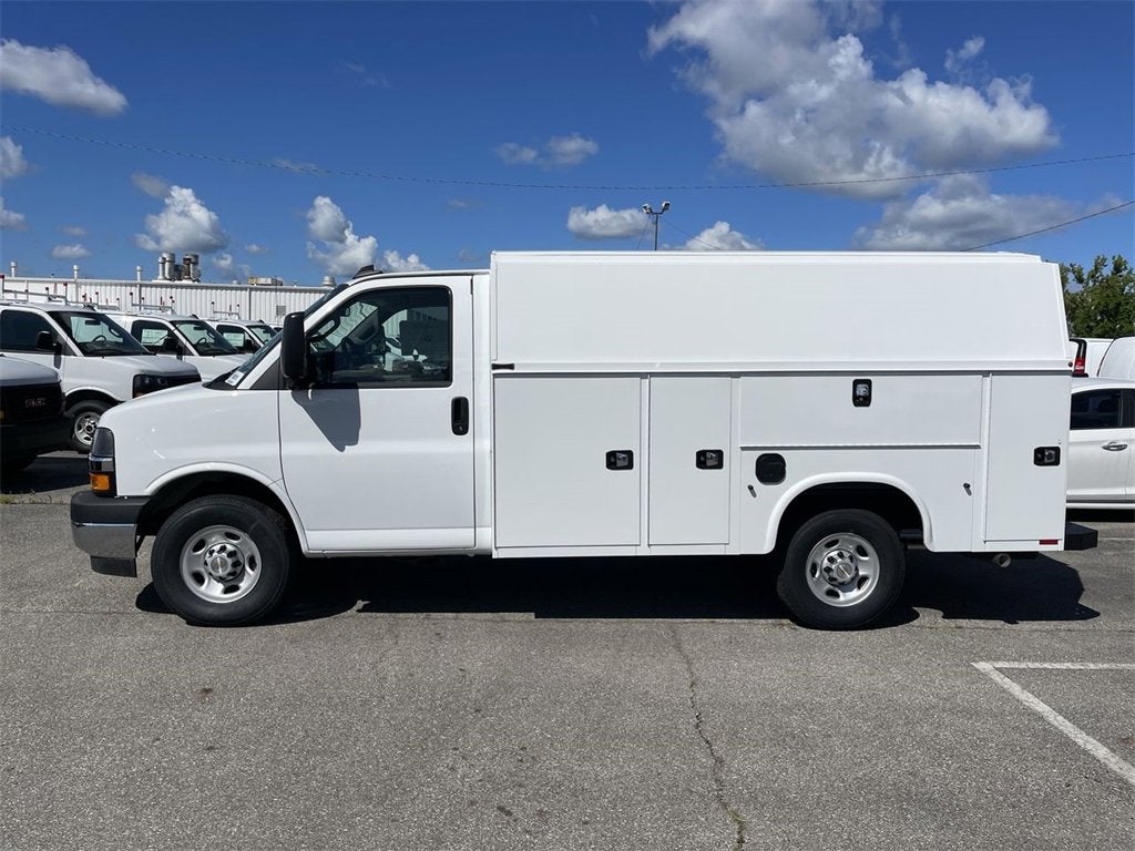 2025 Chevrolet Express Cutaway 3500 1WT