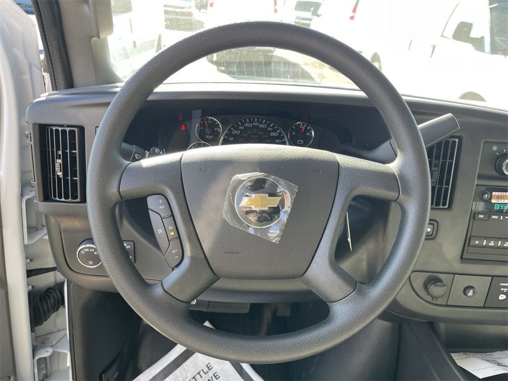 2025 Chevrolet Express Cutaway 3500 1WT