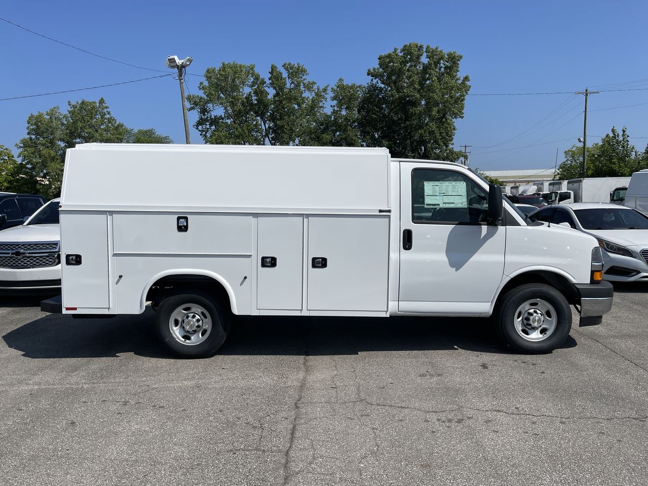 2025 Chevrolet Express Cutaway 3500 1WT