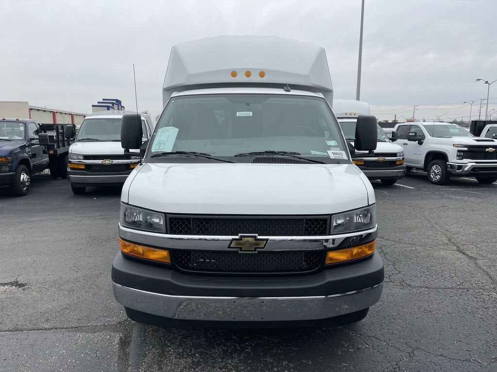 2025 Chevrolet Express Cutaway 3500 1WT