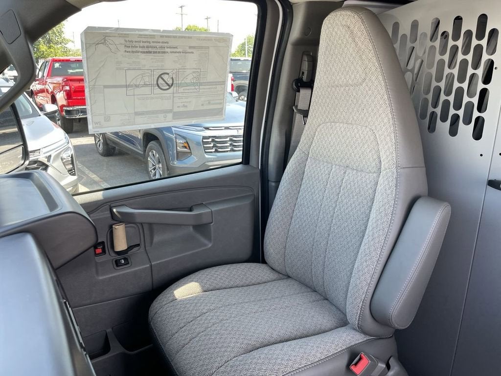 2025 Chevrolet Express Cargo WT