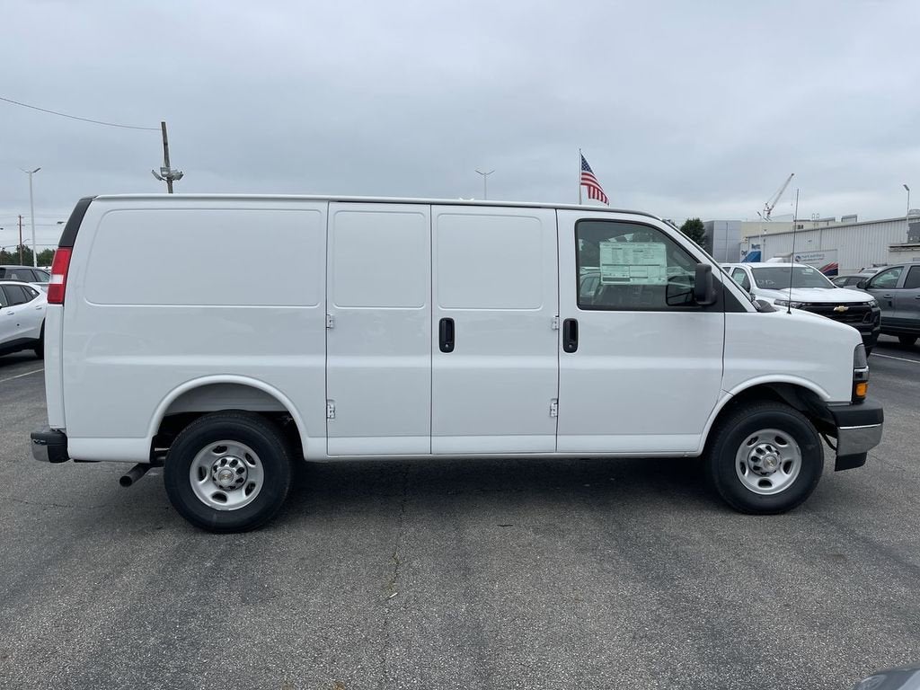 2025 Chevrolet Express Cargo WT