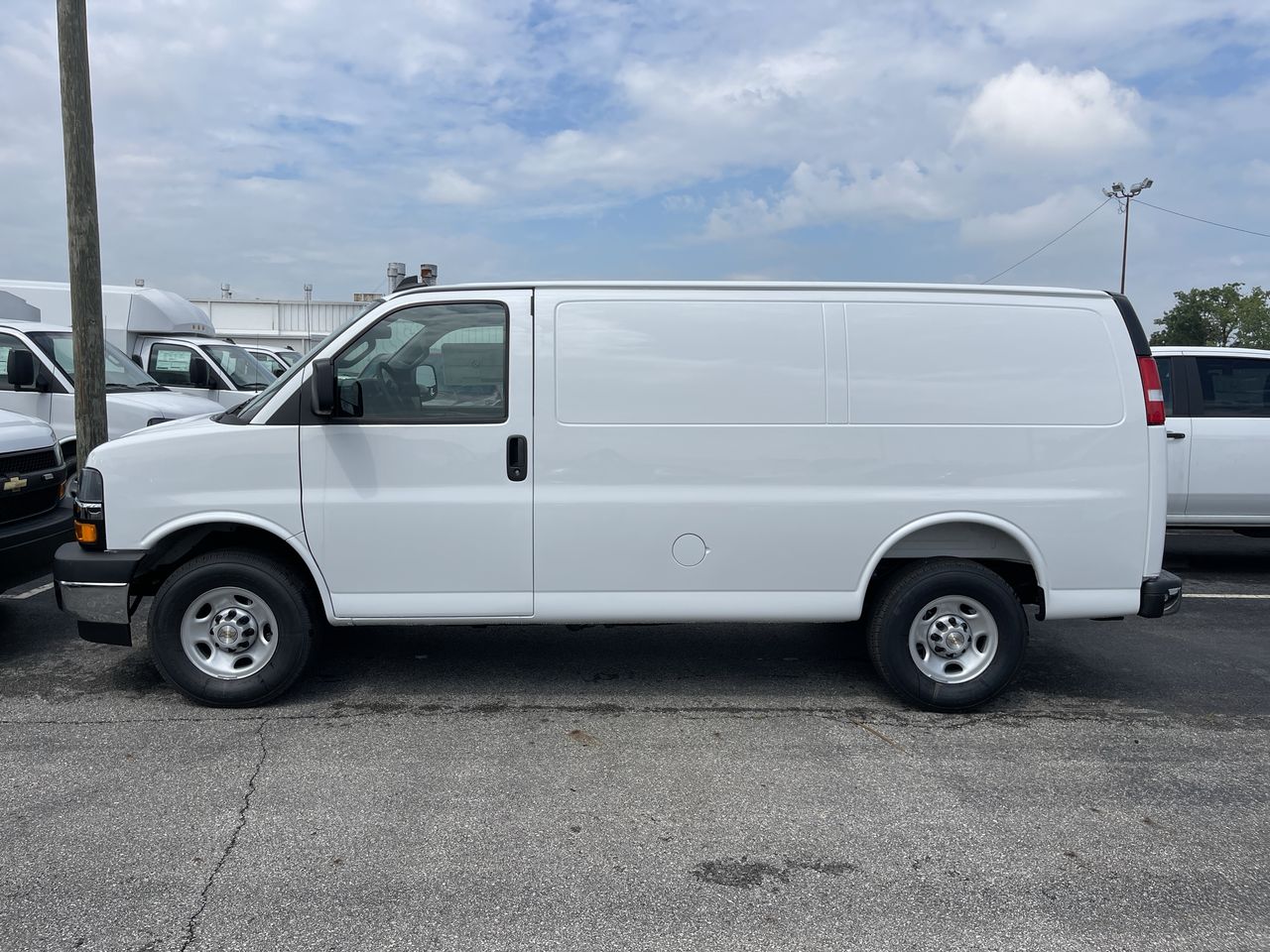 2025 Chevrolet Express Cargo WT