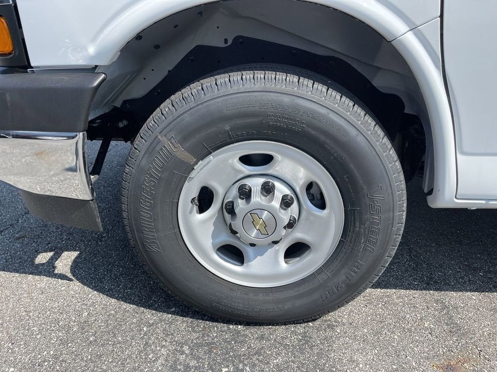 2025 Chevrolet Express Cargo WT