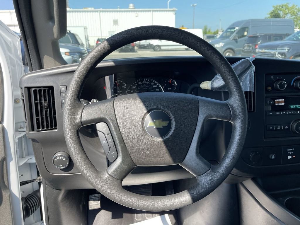 2025 Chevrolet Express Cargo WT