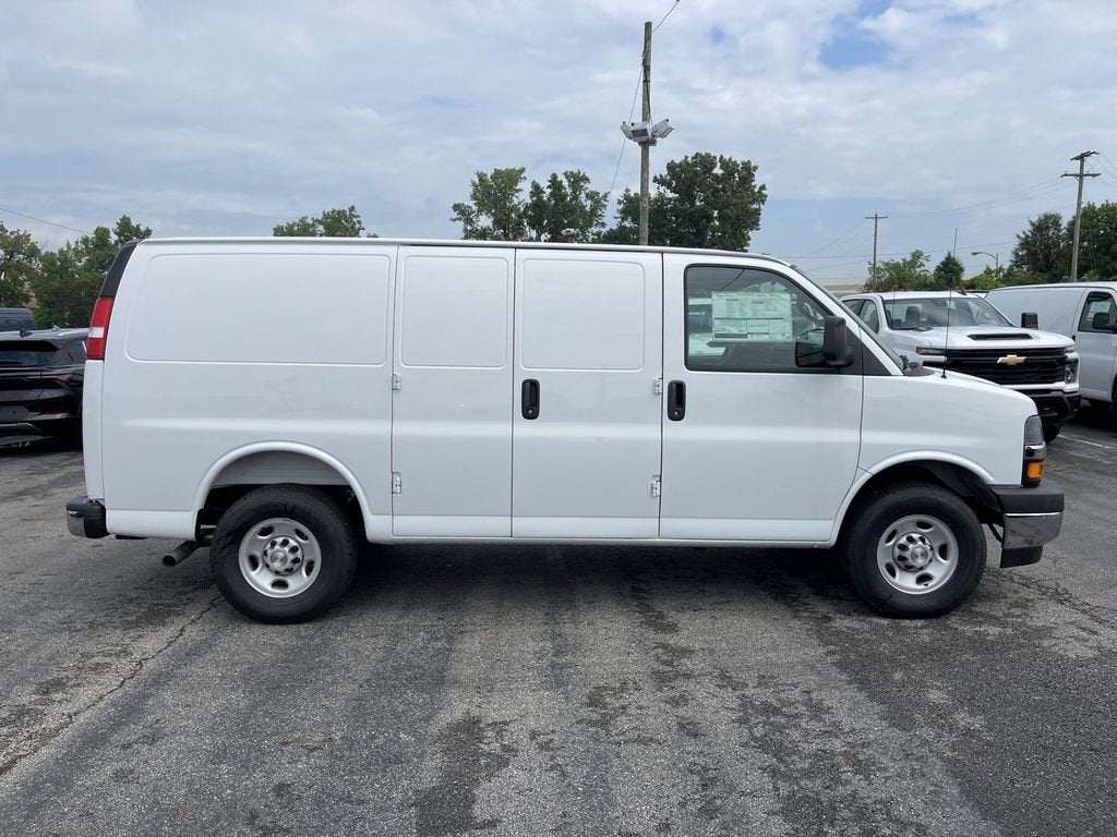 2025 Chevrolet Express Cargo 2500 WT