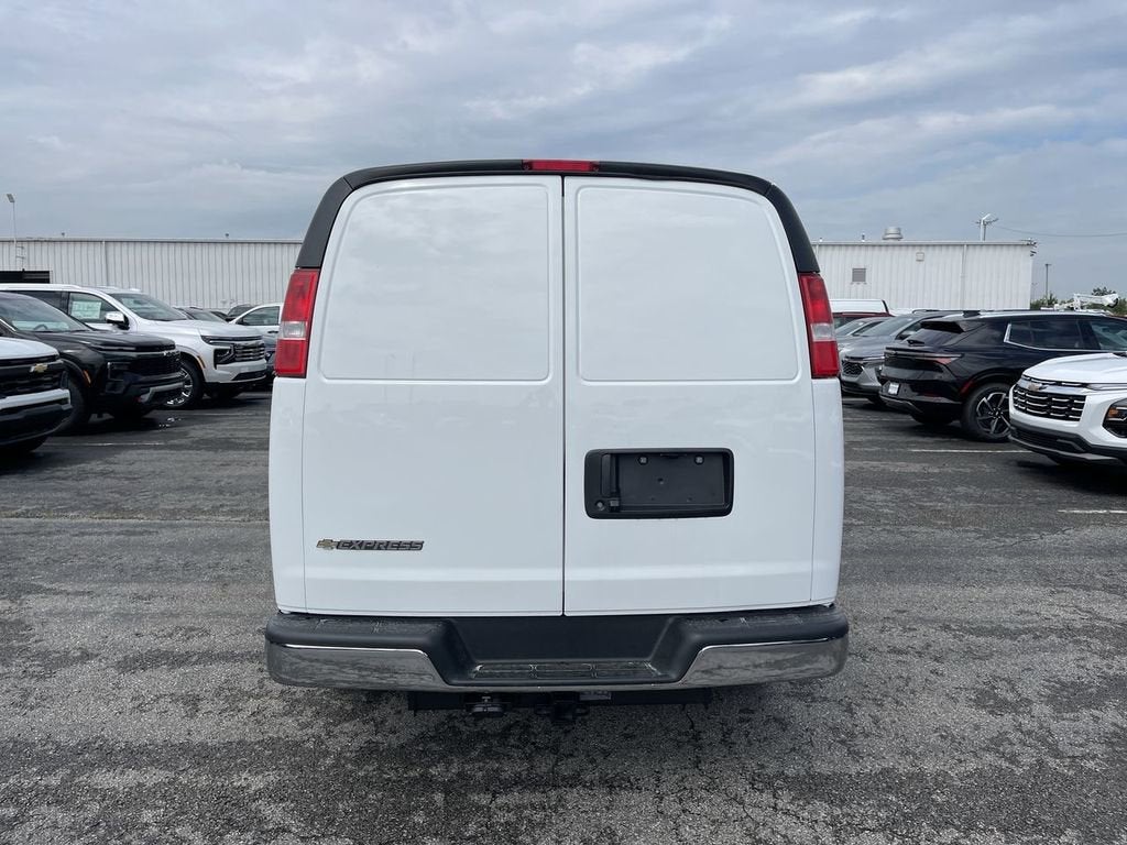 2025 Chevrolet Express Cargo WT