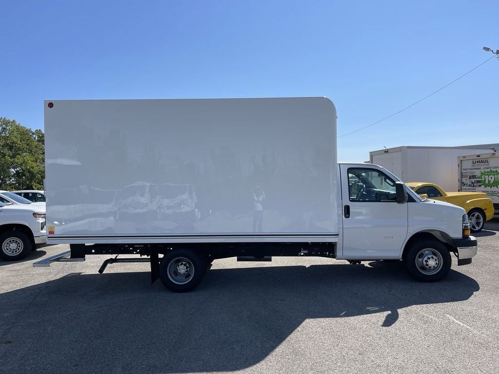 2025 Chevrolet Express Cutaway 3500 1WT
