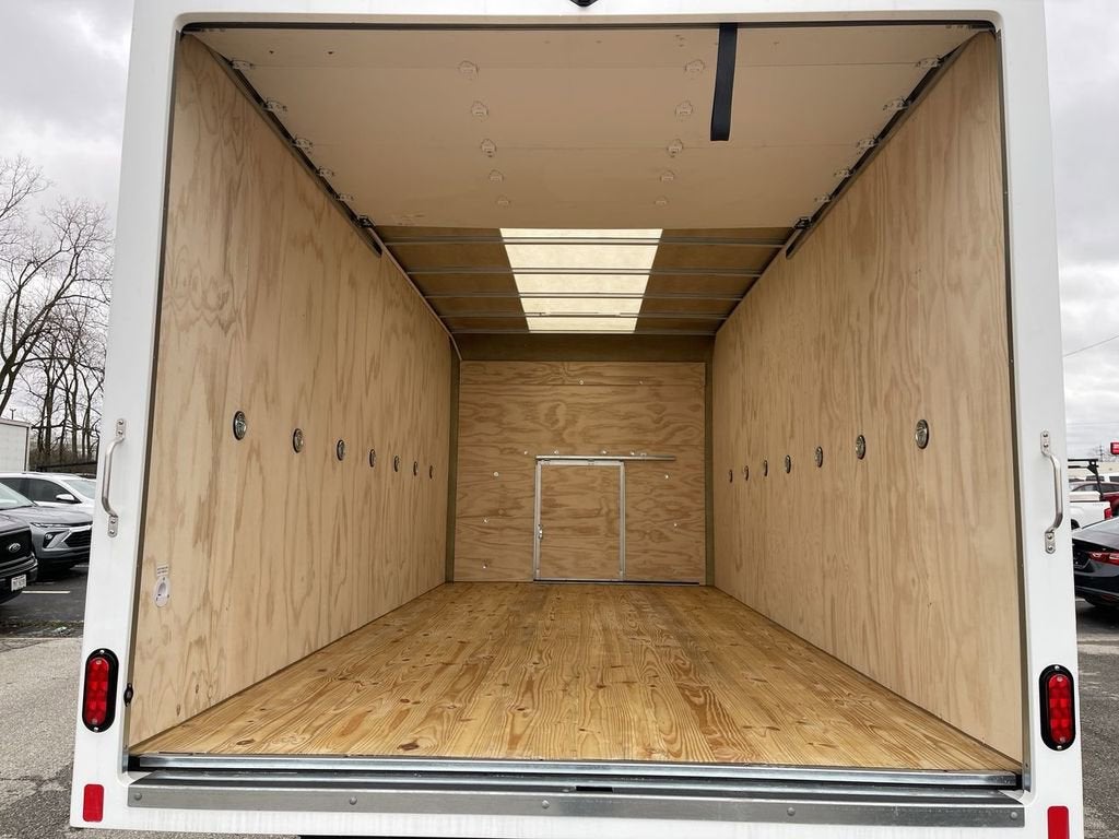 2025 Chevrolet Express Cutaway 3500 1WT