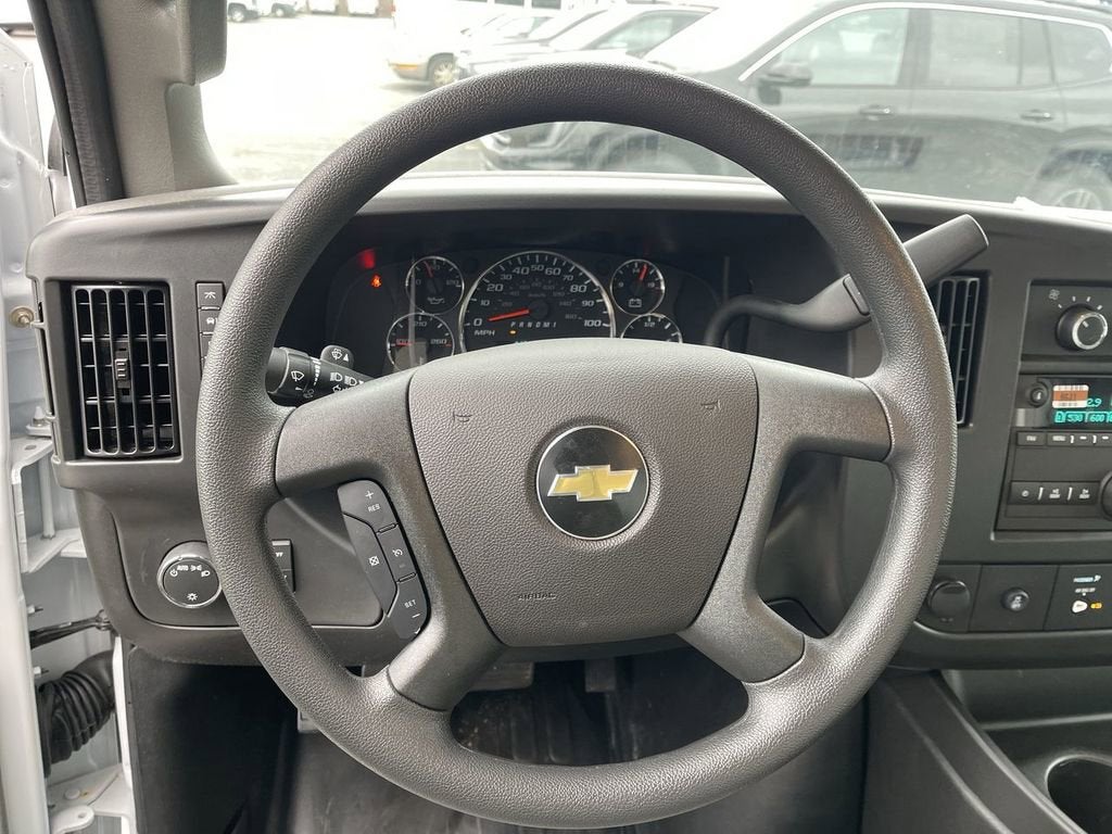 2025 Chevrolet Express Cutaway 3500 1WT