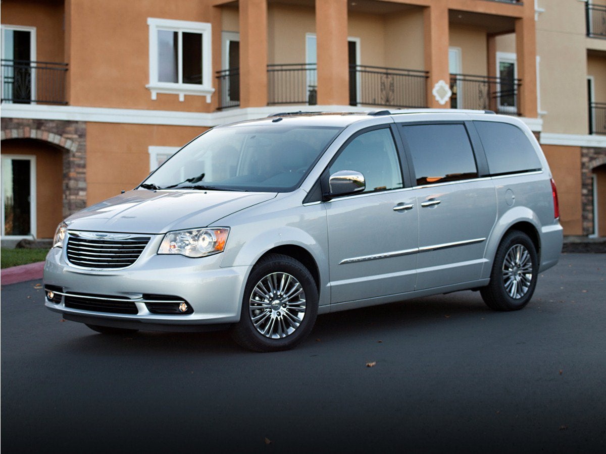 2016 Chrysler Town & Country Anniversary Edition's photo