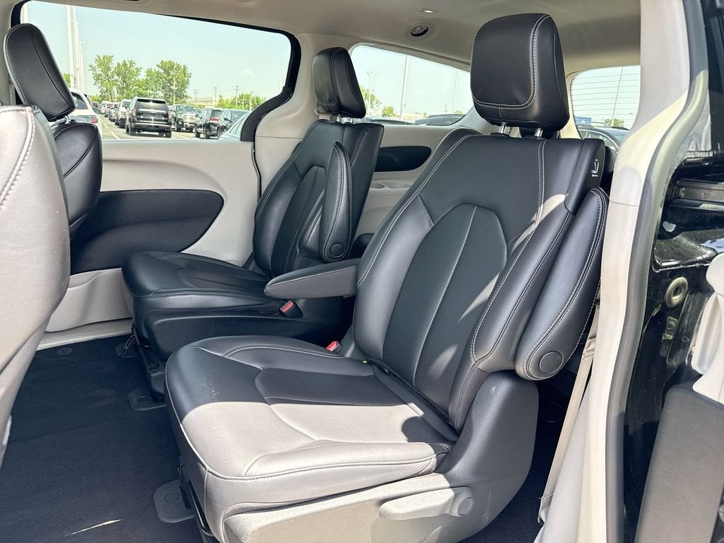 2023 Chrysler Pacifica Hybrid Touring L