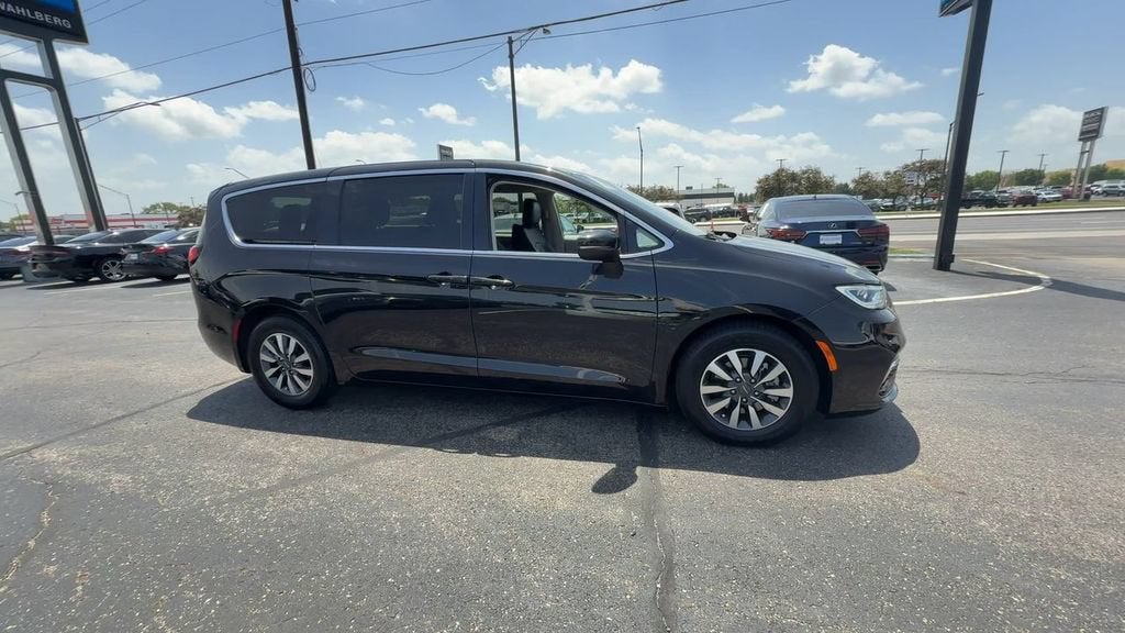 2023 Chrysler Pacifica Hybrid Touring L