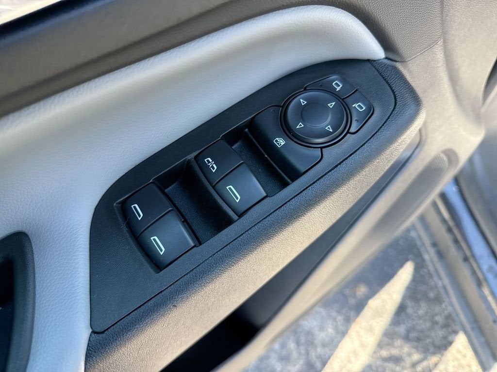 2022 Chevrolet Equinox LS - Photo 13