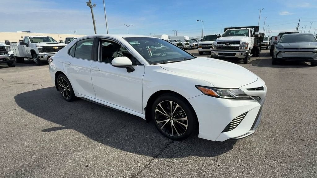 2020 Toyota Camry SE