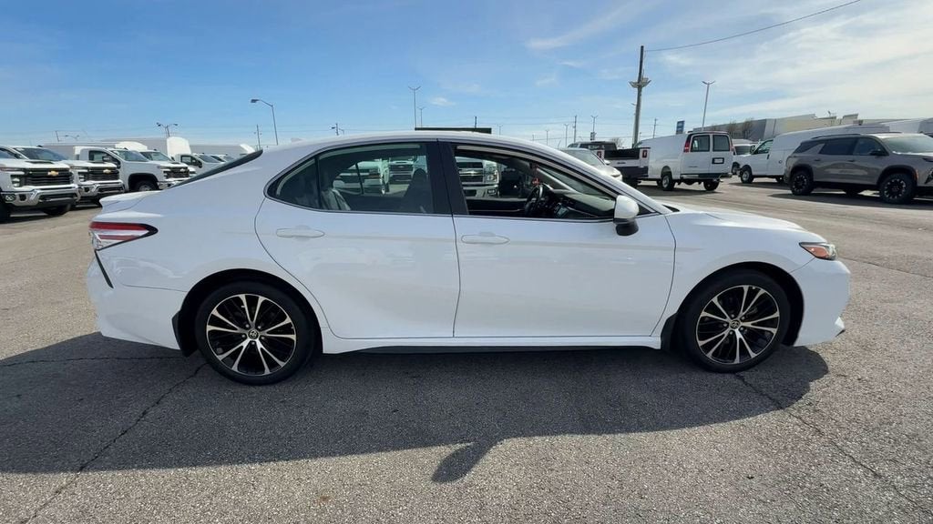 2020 Toyota Camry SE