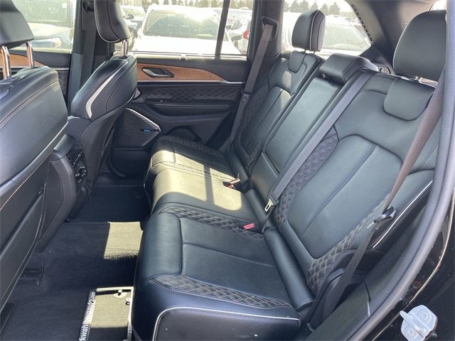 2022 Jeep Grand Cherokee Summit