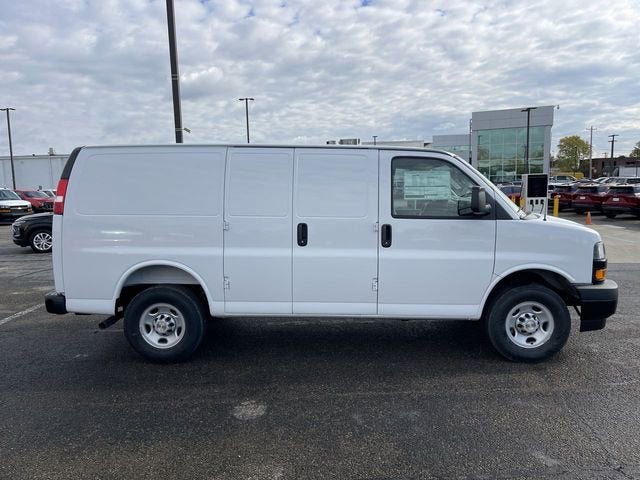 2025 Chevrolet Express Cargo WT